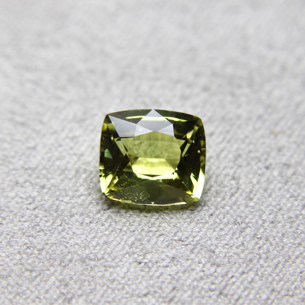Crisoberillo Giallo Taglio Cuscino 2,37 Carati Crisoberillo Giallo Taglio Cuscino 2,37 Carati
