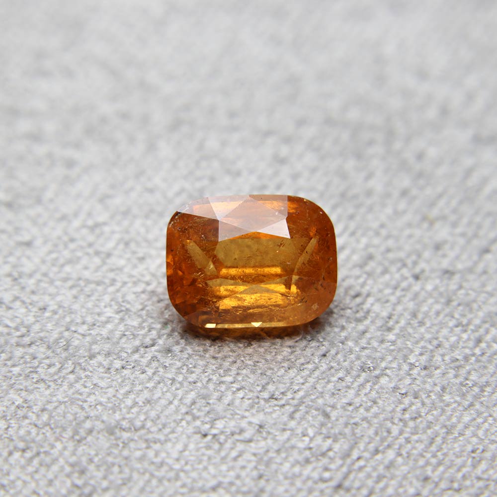 Granato Spessartite Taglio Cuscino 2,21 Carati Granato Spessartite Taglio Cuscino 2,21 Carati