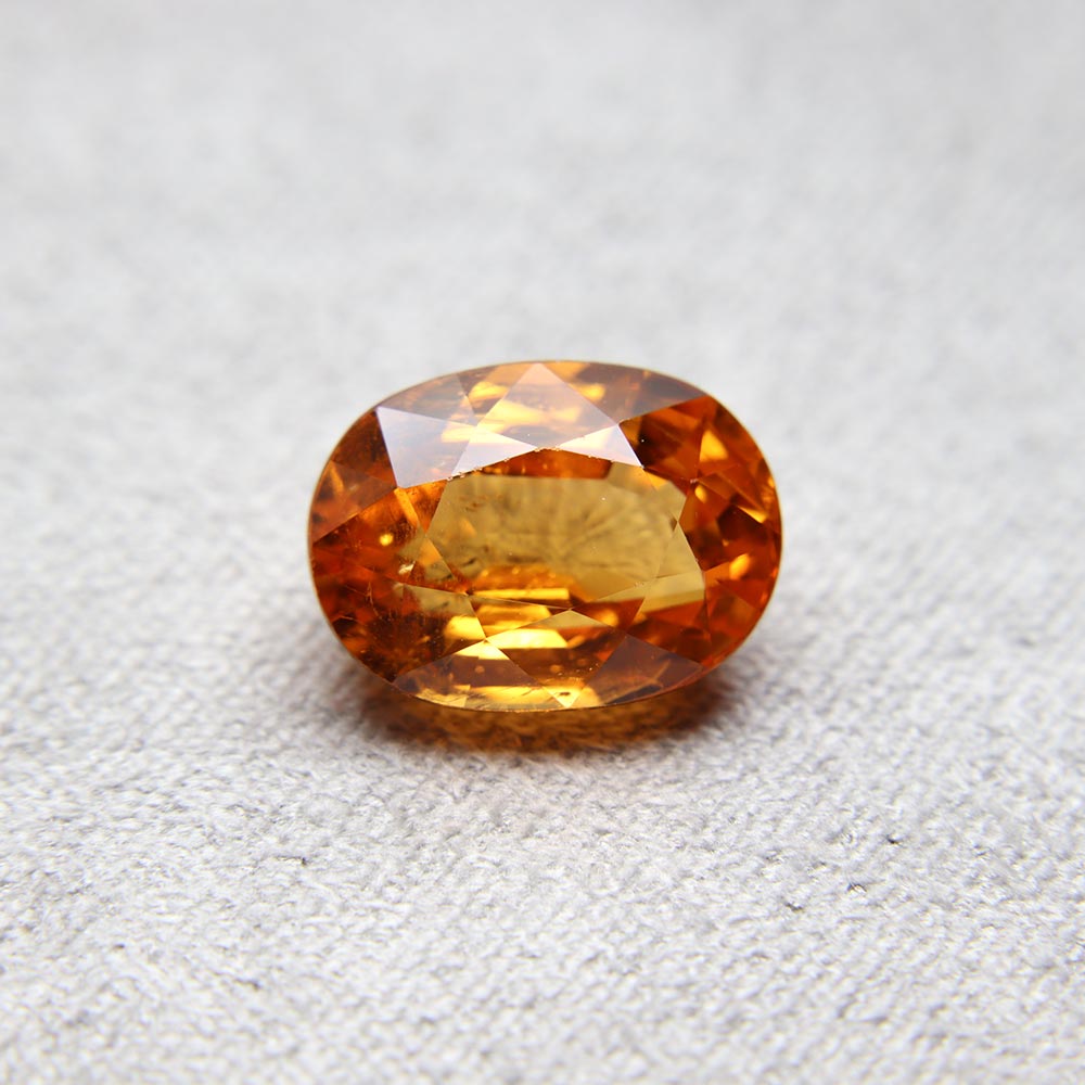 Granato Spessartite Taglio Cuscino 5,38 Carati Granato Spessartite Taglio Cuscino 5,38 Carati