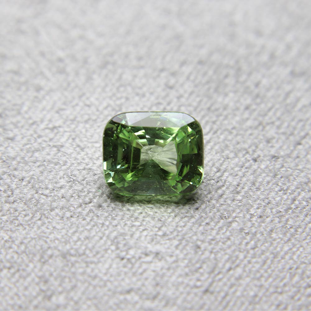 Granato Tsavorite Taglio Cuscino 1,71 Carati Granato Tsavorite Taglio Cuscino 1,71 Carati