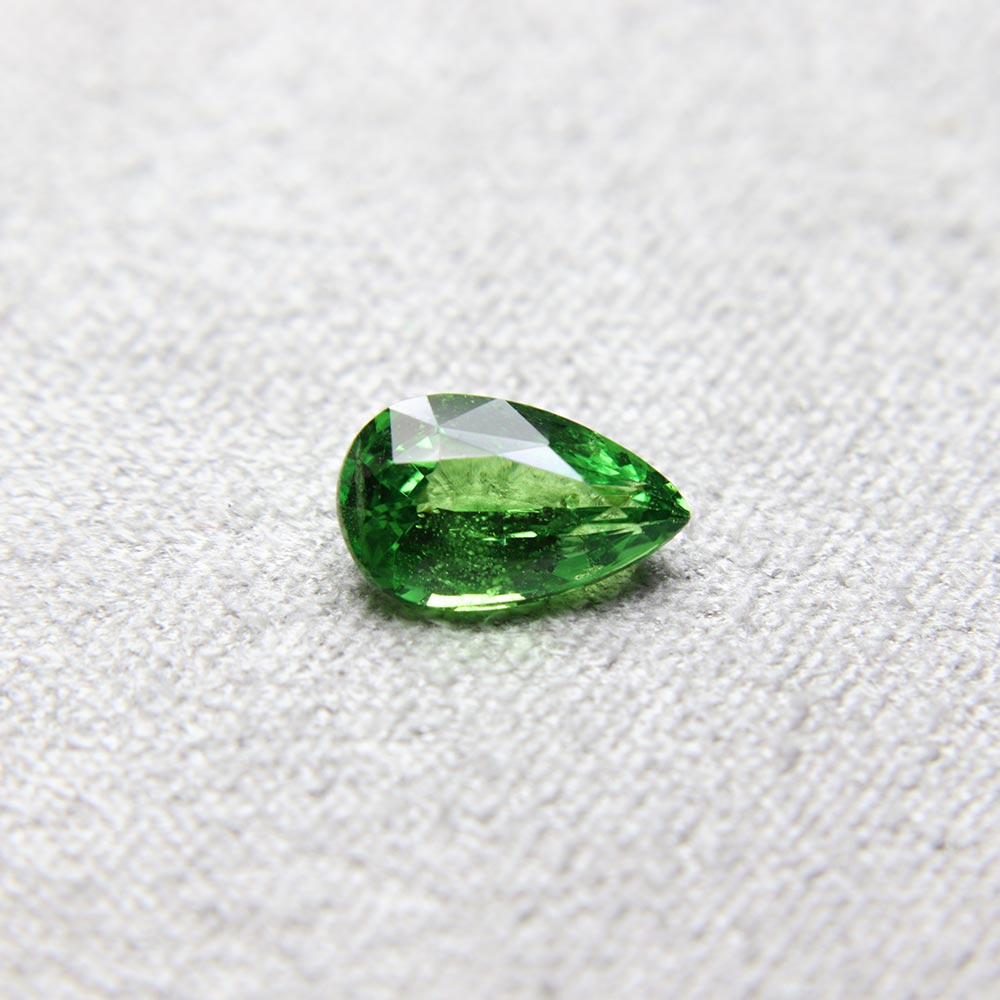 Granato Tsavorite Taglio Goccia 1,05 Carati Granato Tsavorite Taglio Goccia 1,05 Carati