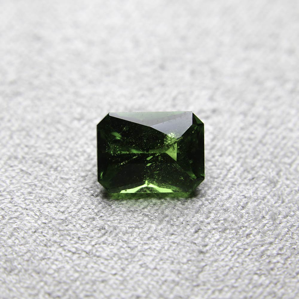 Granato Tsavorite Taglio Smeraldo 2,27 Carati Granato Tsavorite Taglio Smeraldo 2,27 Carati