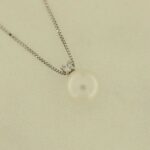 Cleo Perla Punto Luce Halskette
