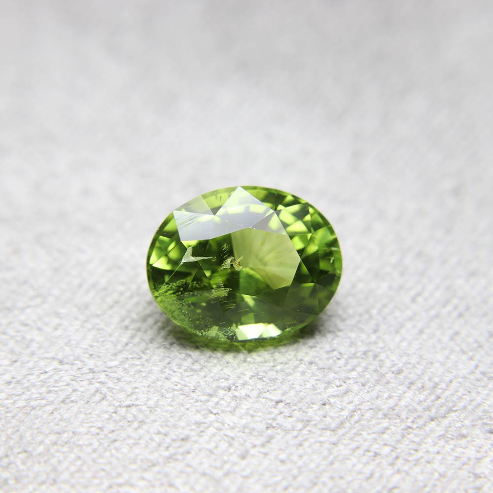 Peridoto Verde Taglio Ovale 2,62 Carati Peridoto Verde Taglio Ovale 2,62 Carati