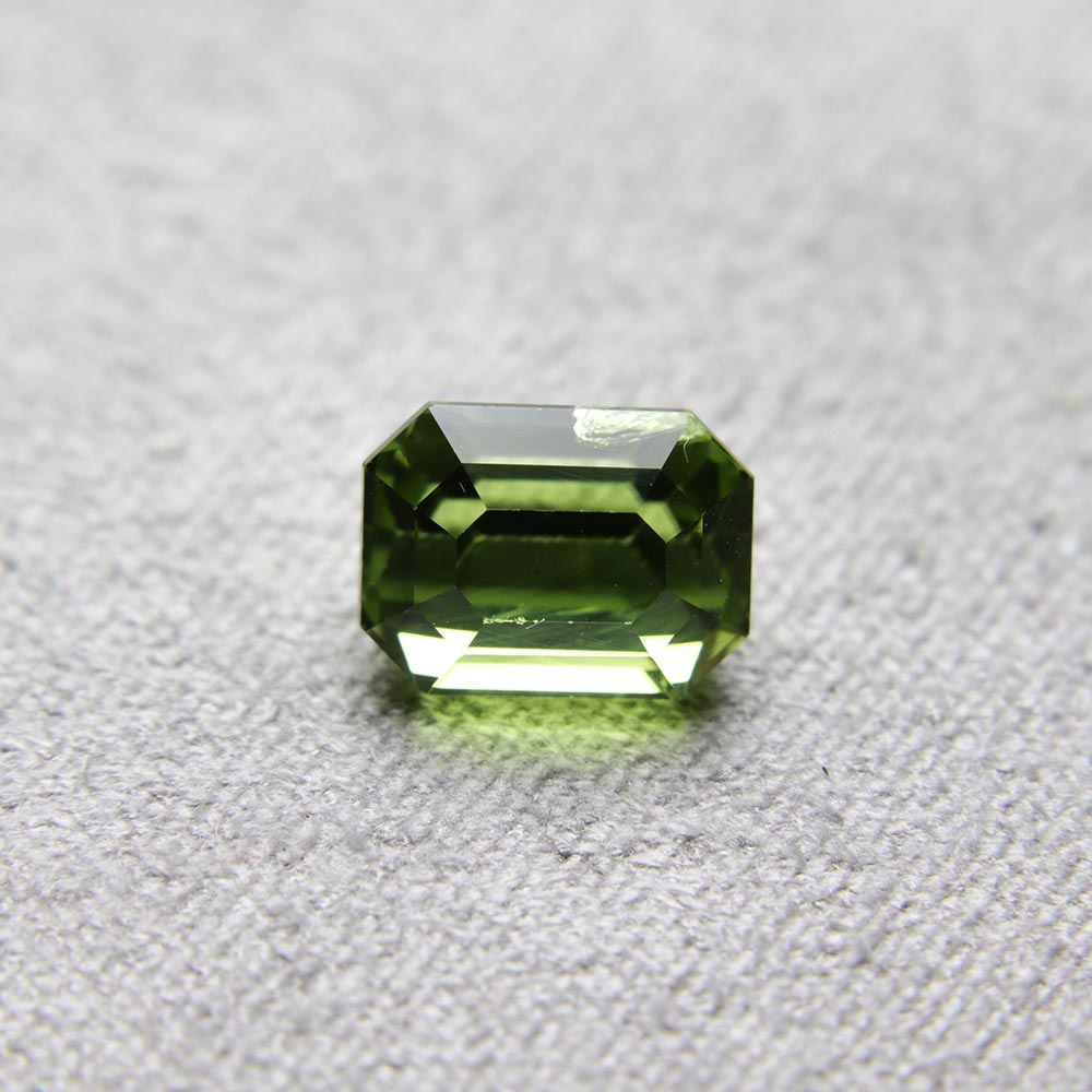 Peridoto Verde Taglio Rettangolo 2,45 Carati Peridoto Verde Taglio Rettangolo 2,45 Carati