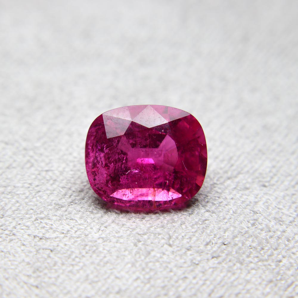 Tormalina Rubellite Taglio Cuscino 2,61 Carati Tormalina Rubellite Taglio Cuscino 2,61 Carati