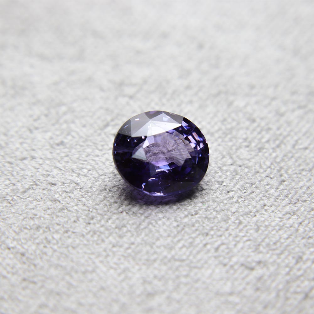 Zaffiro Blu Viola Taglio Ovale 1,75 Carati Zaffiro Blu Viola Taglio Ovale 1,75 Carati